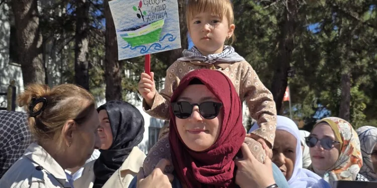 Milletvekili Ün, Vicdan gemisinden seslendi; “Hepimiz Gazze ve Filistin için çabalamalıyız”