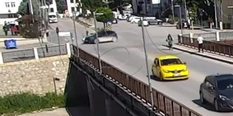 Tekirdağ’da minibüs ile tır kafa kafaya çarpıştı: 1 ağır yaralı