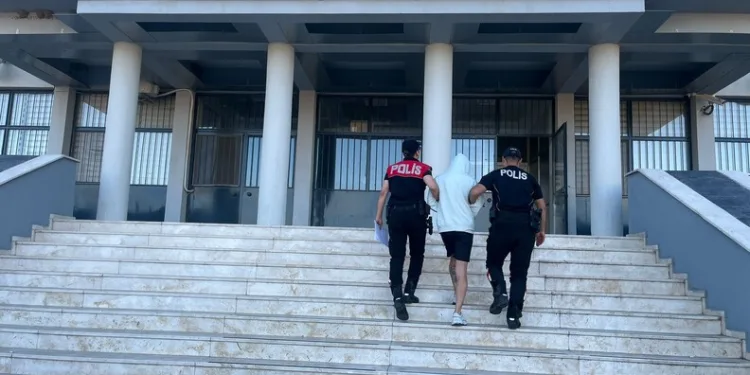 Tekirdağ’da minibüs ile tır kafa kafaya çarpıştı: 1 ağır yaralı