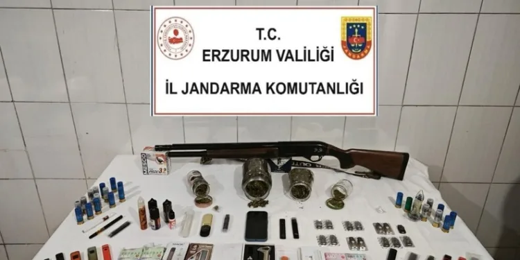 Tokat’ta jandarmadan eş zamanlı uyuşturucu operasyonu: 2 tutuklama