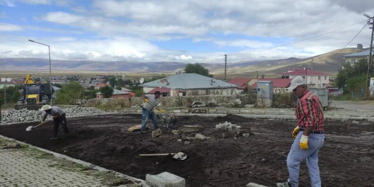 Ardahan’da yol yapım çalışmaları sürüyor