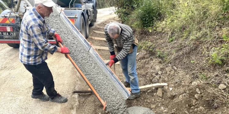 Ardahan’da yol yapım çalışmaları sürüyor