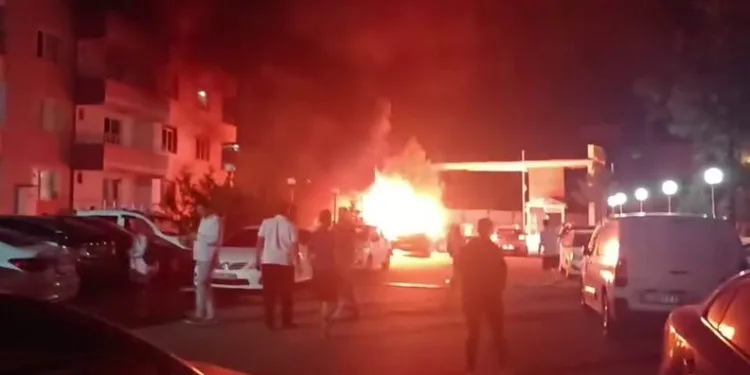 Üç motosiklet domino taşı gibi devrildi