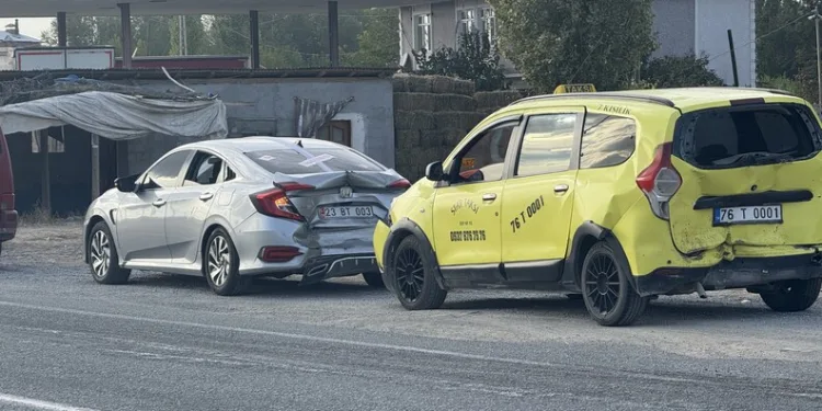 Düzce’de otomobil bariyerlere çarptı: 1 yaralı
