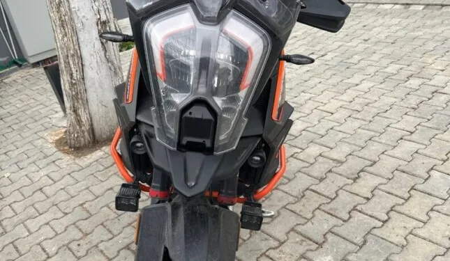 Düzce’de otomobil bariyerlere çarptı: 1 yaralı