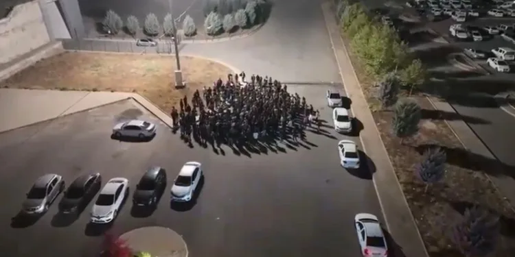 Düzce’de otomobil bariyerlere çarptı: 1 yaralı