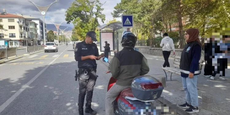 Denizli’de turistleri hedef alan hırsız yakalandı