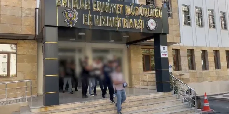 Denizli’de turistleri hedef alan hırsız yakalandı