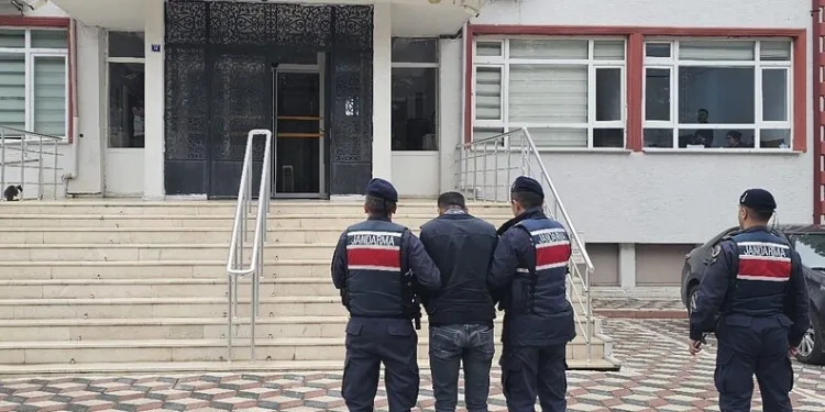 Denizli’de turistleri hedef alan hırsız yakalandı