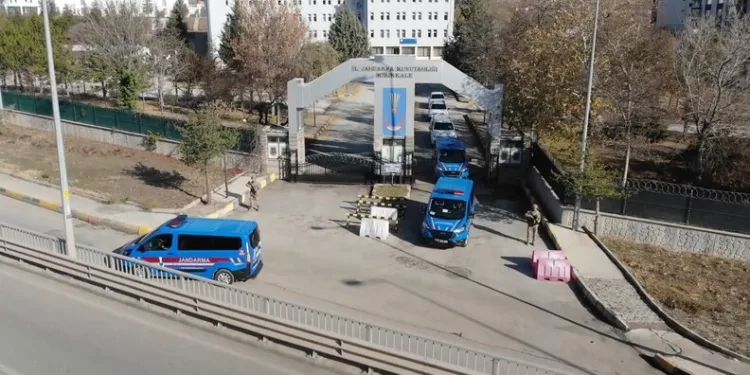 Kocaeli’de kaçak silah operasyonunda 6 pompalı tüfek ele geçirildi