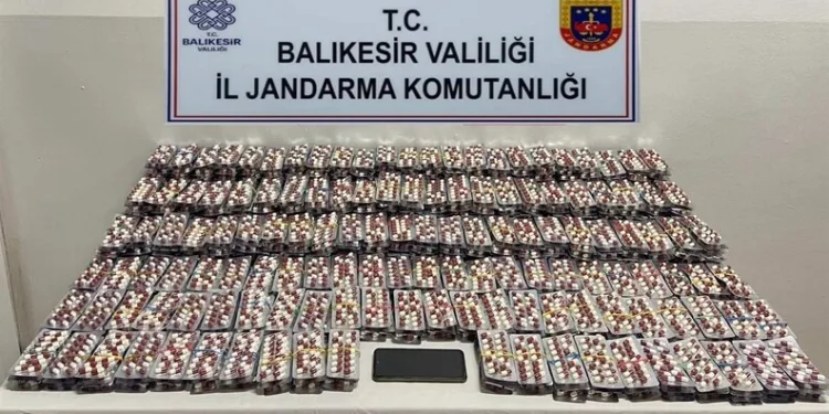Keşan’da park halindeki araçta 16 bin 744 adet uyuşturucu hap ele geçirildi