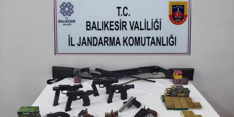 Keşan’da park halindeki araçta 16 bin 744 adet uyuşturucu hap ele geçirildi