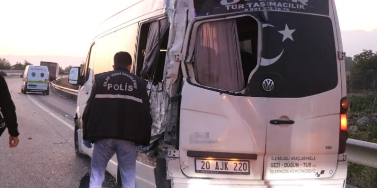 Kadıköy metrosunda intihar girişimi: Vatandaşlar raylarda yürüdü