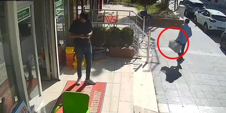 Kadıköy metrosunda intihar girişimi: Vatandaşlar raylarda yürüdü