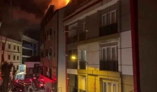 Kadıköy metrosunda intihar girişimi: Vatandaşlar raylarda yürüdü
