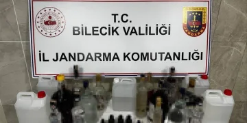 Kadıköy metrosunda intihar girişimi: Vatandaşlar raylarda yürüdü