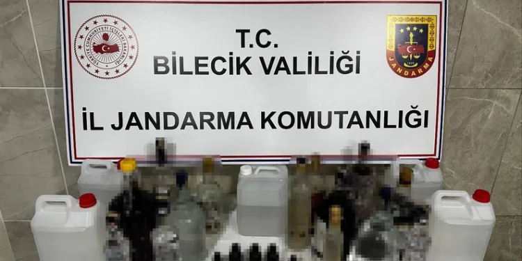 Kadıköy metrosunda intihar girişimi: Vatandaşlar raylarda yürüdü