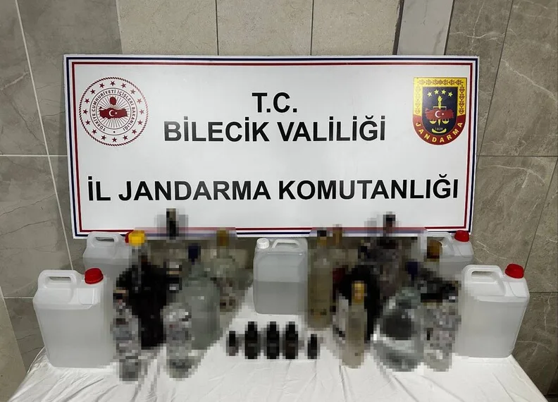 Kadıköy metrosunda intihar girişimi: Vatandaşlar raylarda yürüdü