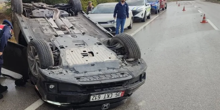 Yolun karşısına geçerken otomobilin çarptığı genç hayatını kaybetti