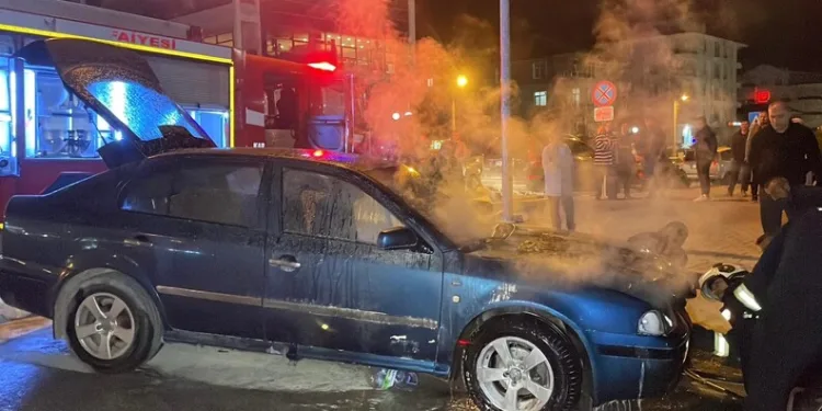 Yolun karşısına geçerken otomobilin çarptığı genç hayatını kaybetti