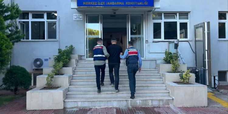 Yalnız yaşayan yaşlı adam evinde ölü bulundu