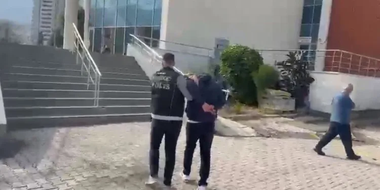 Uyuşturucu tacirleri jandarmadan kaçamadı: 2 tutuklama