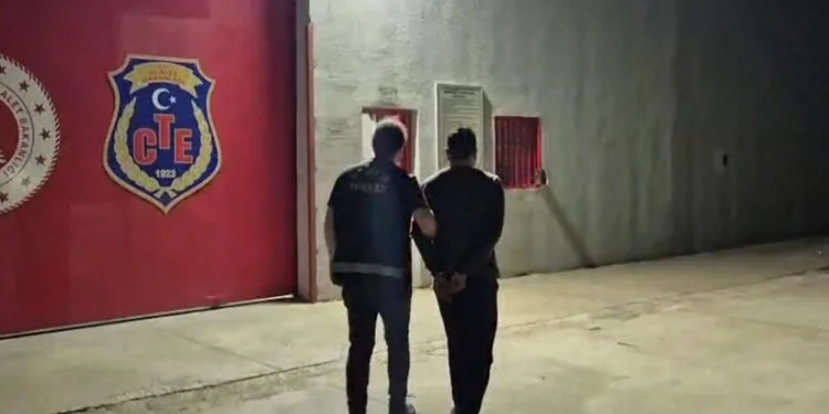 Uyuşturucu tacirleri jandarmadan kaçamadı: 2 tutuklama