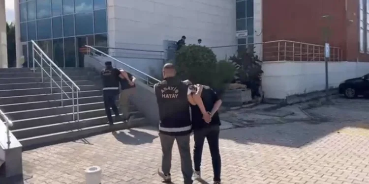 Uyuşturucu tacirleri jandarmadan kaçamadı: 2 tutuklama