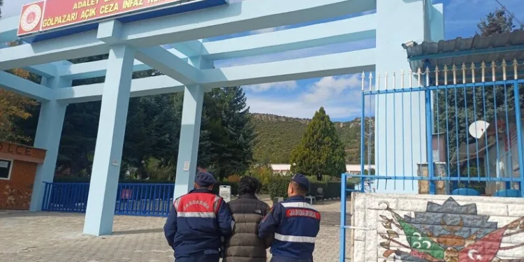 Uyuşturucu tacirleri jandarmadan kaçamadı: 2 tutuklama