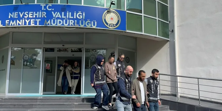 Ünlü halıcıyı baltayla parçalara ayırıp asitle eritmişlerdi: Karar çıktı