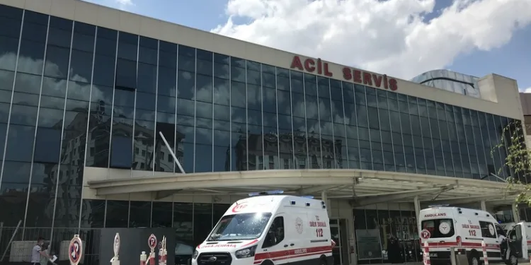 Belediye otobüsünün çarptığı kadın ağır yaralandı