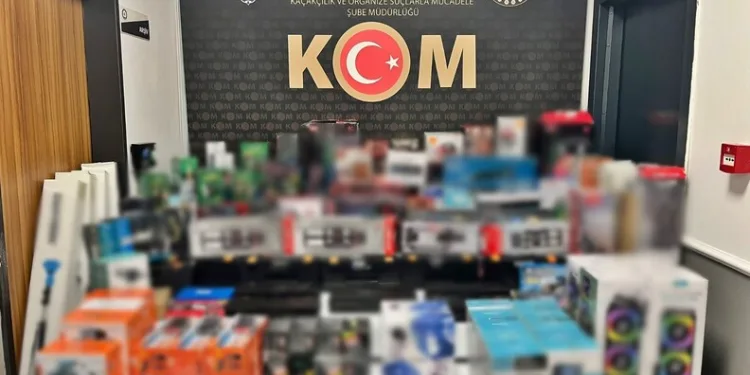 Polisten kaçak elektronik ürün operasyonu