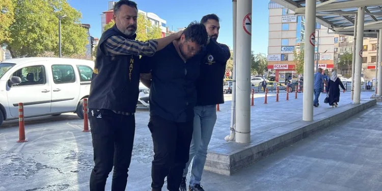 Polisten kaçak elektronik ürün operasyonu