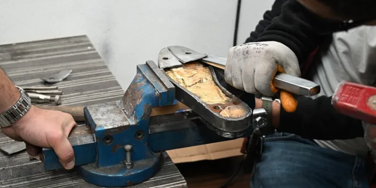 Polisten kaçak elektronik ürün operasyonu