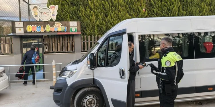 Polisten kaçak elektronik ürün operasyonu