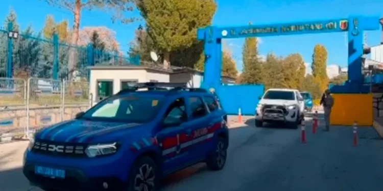 Polisten kaçak elektronik ürün operasyonu