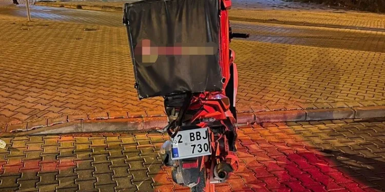 İki kamyonun arasında kağıt gibi ezilen taksi sürücüsü yaralandı