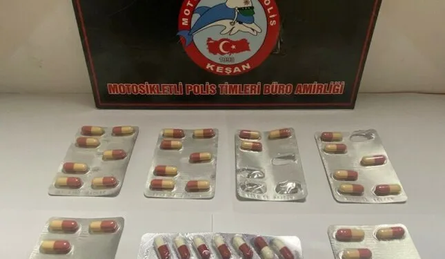 İki kamyonun arasında kağıt gibi ezilen taksi sürücüsü yaralandı
