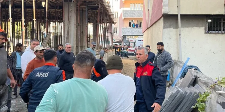 Iğdır’da asansör boşluğuna düşen 2 işçi yaralandı