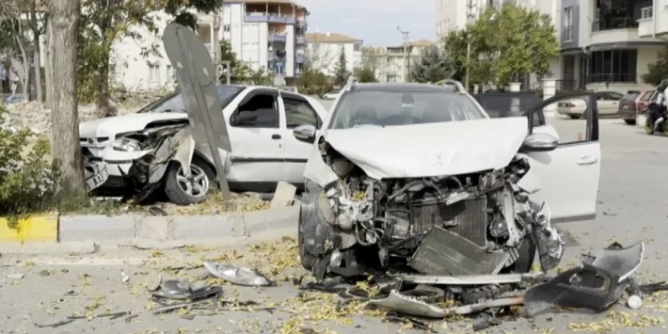 Iğdır’da asansör boşluğuna düşen 2 işçi yaralandı