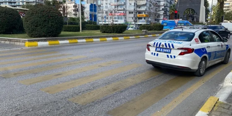 Iğdır’da asansör boşluğuna düşen 2 işçi yaralandı