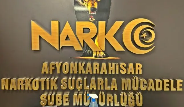 Zehir emdirilmiş rulo peçeteyi satamadan polise yakalandılar