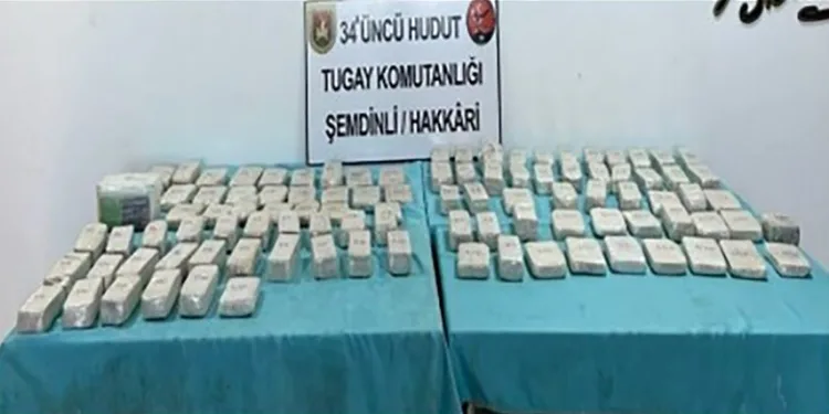 Zehir emdirilmiş rulo peçeteyi satamadan polise yakalandılar
