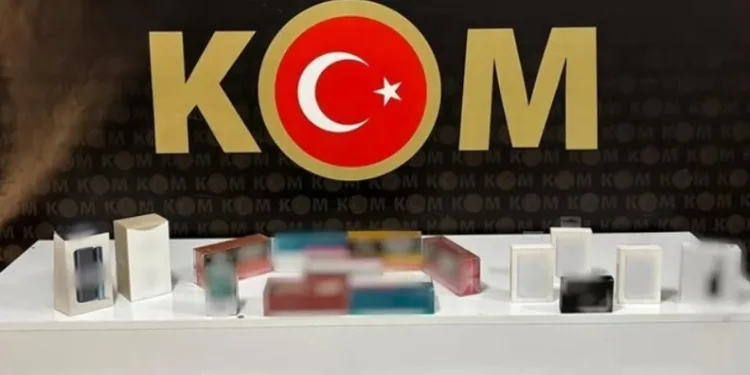 Zehir emdirilmiş rulo peçeteyi satamadan polise yakalandılar