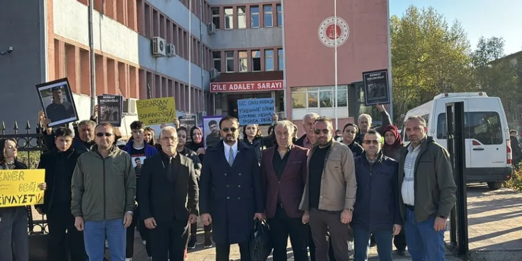 Zehir emdirilmiş rulo peçeteyi satamadan polise yakalandılar
