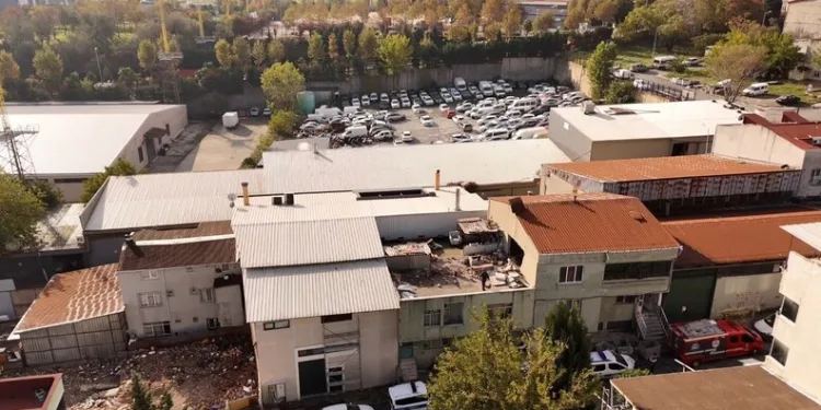 Zehir emdirilmiş rulo peçeteyi satamadan polise yakalandılar
