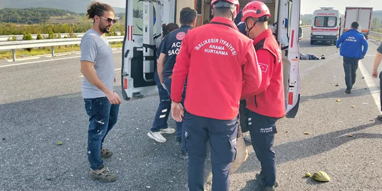 İstanbul-İzmir Otoyolu’nda kamyonet otomobille çarpıştı: 1 ölü, 1 yaralı