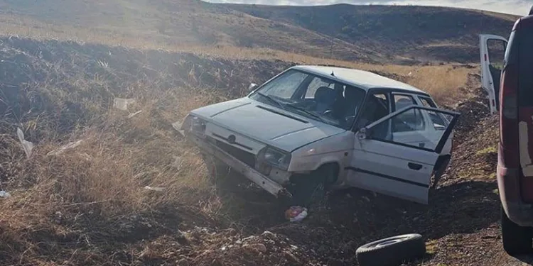Kırıkkale’de otomobil şarampole devrildi: 2 yaralı