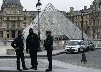 Louvre Müzesi’nde soygun