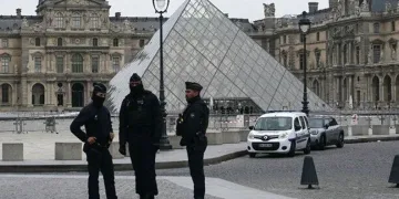 Louvre Müzesi’nde soygun